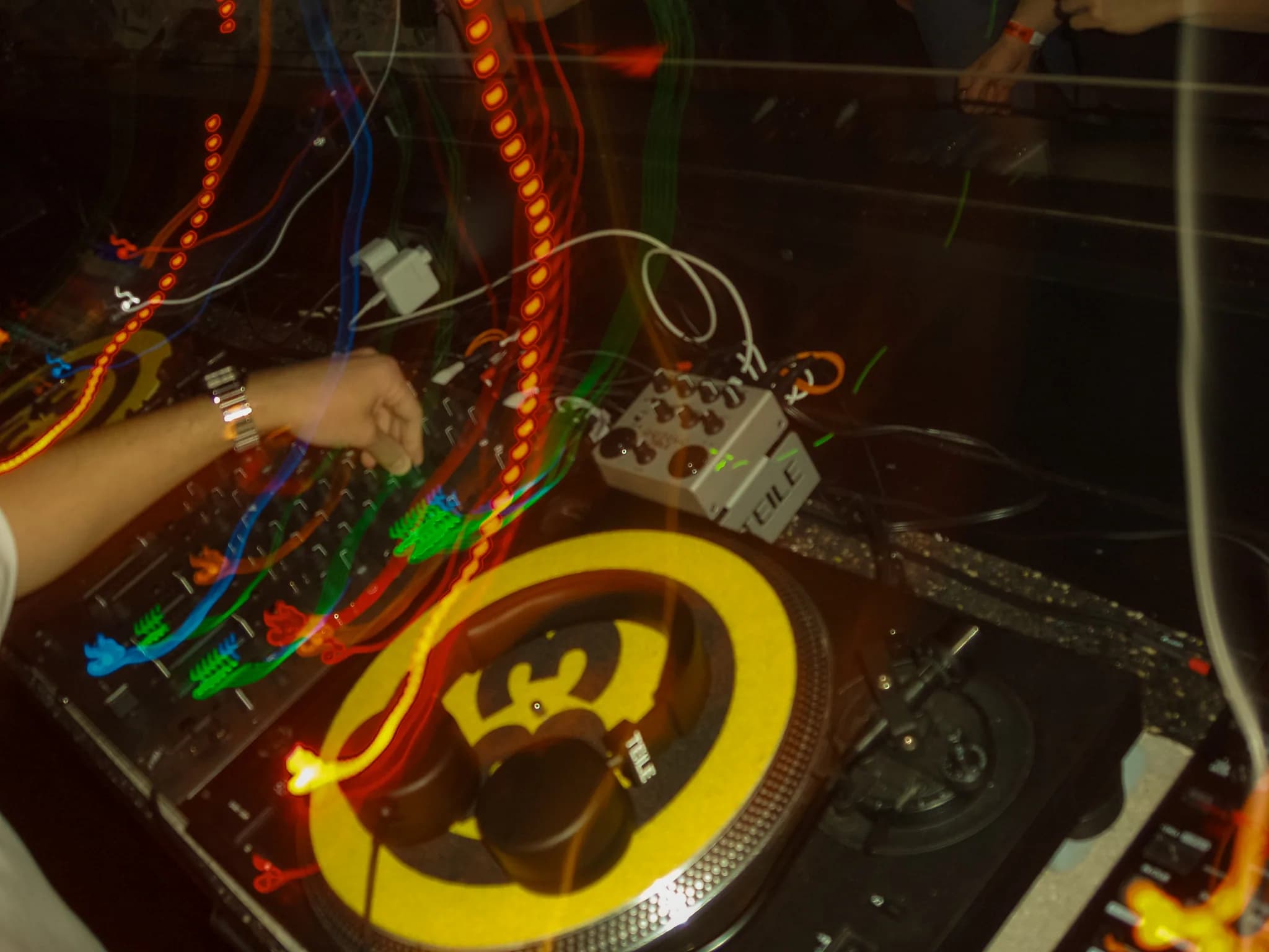 dj, frame 2