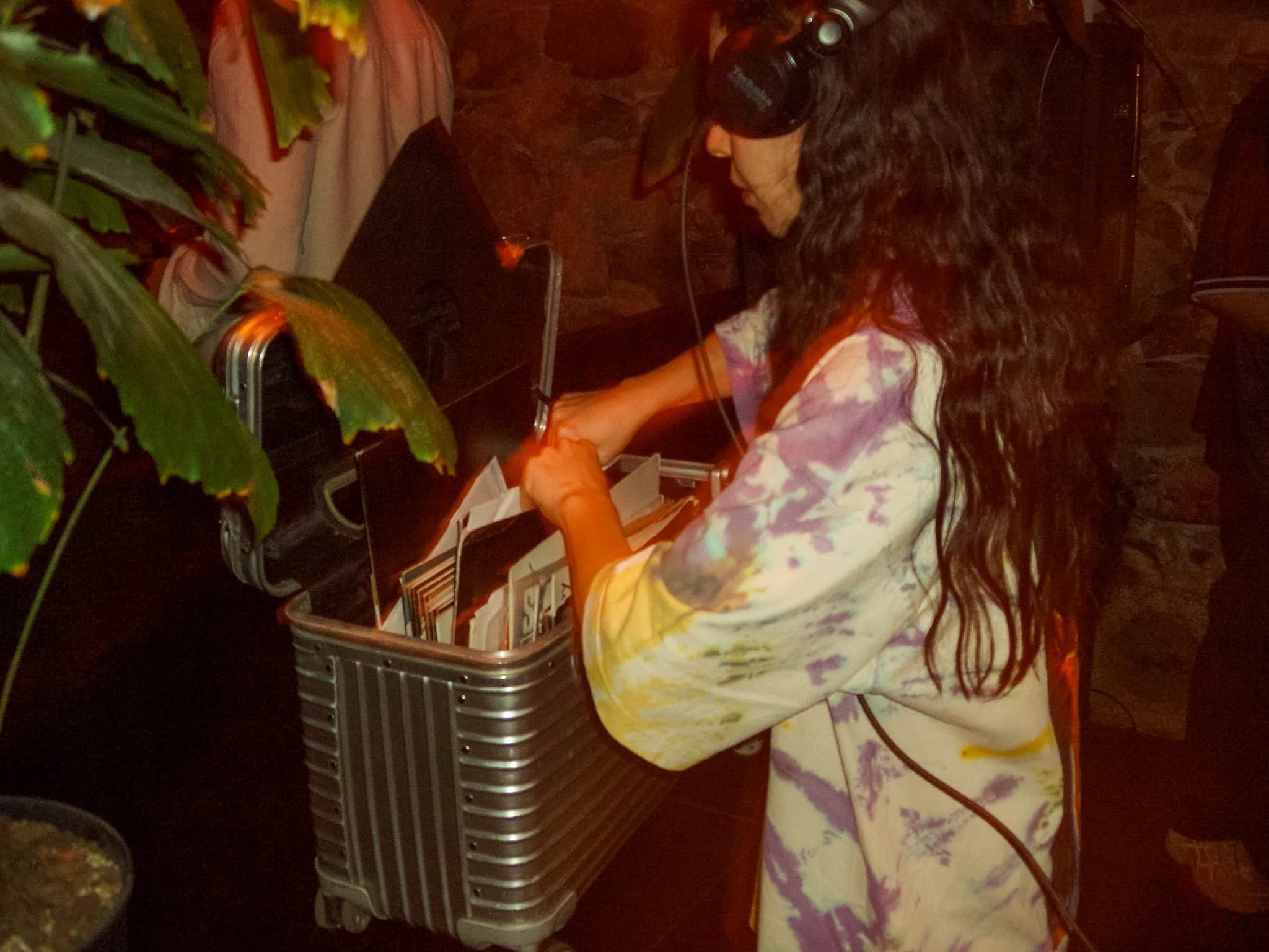dj, frame 4
